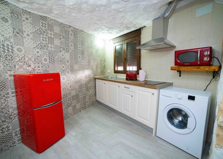 cocina-casa-cueva-con-jacuzzi-alcala-del-jucar