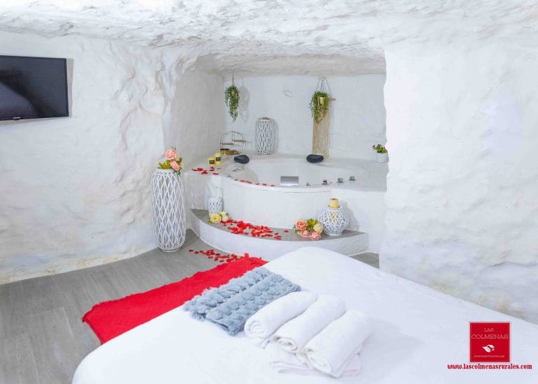 habitacion-cueva-bañera-hidromasaje