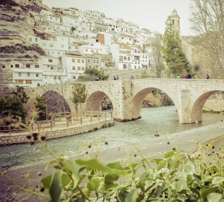 Puente y casco histórico de Alcalá del Júcar