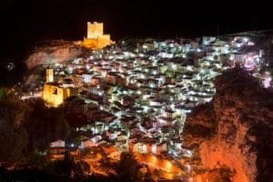 vista-nocturna-alcala-del-jucar